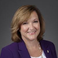 Shelly Hofer's Instagram, Twitter & Facebook