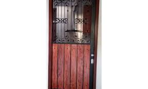 Desain interior rumah minimalis yang sederhana hingga saat ini juga masih banyak di minati oleh masyarakat, karena selain memberikan kesan modern dan murah, desain interior rumah minimalis juga sangat mudah dibuat. Berbagai Desain Pintu Besi Minimalis Modern 07desainrumah