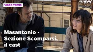 Nel cast davide iacopini e bebo storti, a cui si. Masantonio Sezione Scomparsi Da Venerdi 25 Giugno Su Canale 5 Mediaset Infinity
