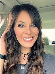 Amanda Vallery's Instagram, Twitter & Facebook