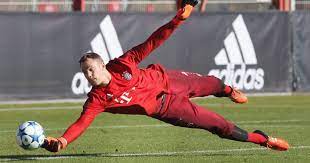 The usual far post finesse efforts we all give away now and again. Watch Manuel Neuer Make Incredible Close Range Triple Save In Bayern Munich Training Mirror Online