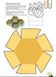 decouper les alveoles d une boite a oeufs en carton peindre la quantite desiree couleur pour le coeur de fl artisanats insecte theme abeille coloriage 4 bonhommes neige