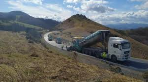 50 años para asfaltar una carretera