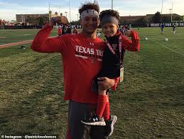 Lebt rúben dias alleine, hat er eine freundin / frau? Patrick Mahomes Sells More Jerseys Than Tom Brady And Now He Is Ready For His Coronation As Nfl King Daily Mail Online
