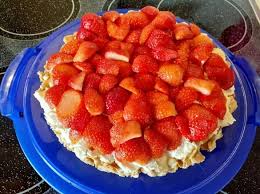 Springe Kuchen Mit Cornflakes Schoko Boden Rezept In 2020 Erdbeerkuchen Mit Vanillecreme Lebensmittel Essen Kuchen