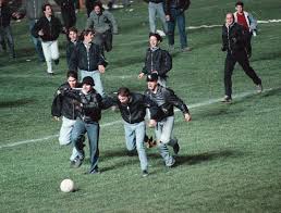 Paok fans in istanbul paok selanik hooligans fanatik türk hayranları saldırı paok vs fenerli paok fans at turkgay paok hooligans riots at turkey •••. Thessaloniki Football Violence
