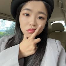 兩性】「太用力」的愛情，留下的只有磨損的心喜歡一個人，其實不用把自己的心交出去，也不用孜孜念念想得到別人的心。沒有目的、沒有渴求，我們應該學習不再「愛得太用力」…  ※訂閱Cheers金句每日報，一句話鼓勵你>>>  http://topic.cheers.com.tw/daily/subscribe/index.aspx