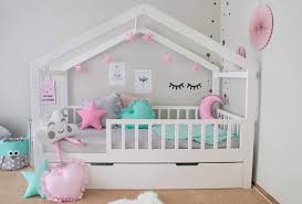 Kinderzimmer Mit Hochbett Einrichten Fur Eine Optimale Raumgestaltung In 2020 Kleinkind Madchen Zimmer Kinder Zimmer Madchen Kinder Zimmer