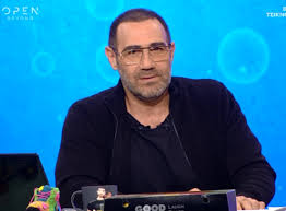 «έγραφα τα κείμενα αυτά χωρίς να έχω αποφασίσει ότι γράφω βιβλίο. Antwnhs Kanakhs Dyskoles Wres Gia Ton Paroysiasth Sygkinei To Antio Toy Se Agaphmeno Proswpo Poy Efyge Apo Th Zwh