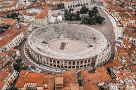 It is still in use today and is internationally famo. Arena Von Verona Besuchen Arena Von Verona Sehenswurdigkeiten Verona Hotel Und Ferienwohnungen In Verona