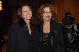 Italian actress and presenter enrica bonaccorti posing with his daughter verdiana pettinari. Avevate Dimenticato Enrica Bonaccorti Rieccola Oggi A Quasi 70 Anni Caffeina Magazine