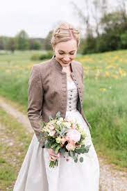 Maybe you would like to learn more about one of these? Hochzeit In Tracht Im Standesamt Geretsried Bei Starnberg Bettina Josef Dirndl Hochzeit Hochzeitsfoto Tracht Hochzeit