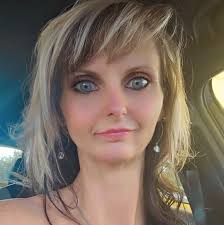 ✨ Perfect Gift Alert! ✨ Looking for a thoughtful and practical gift? Our  Sticky Note & Pen Holder Set is just what you need! 📝💛 Perfect for  Teacher Appreciation, Birthdays, thank-yous, or