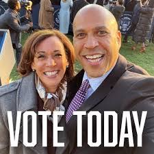 Kim Downes's Instagram, Twitter & Facebook