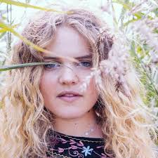 Daisy Clark performs live at Kings Cross