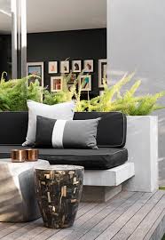 Gemauerte Sitzbank Mit Grauen Polstern Bild Kaufen 12416076 Living4media