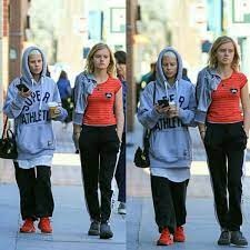 Yolandi and ninja's daughter from (die antwoord), sixteen jones. Yolandi Visser And She And Ninja S Daughter Sixteen Jones Age 12 Jolandi Fisser Muzykalnye Ispolniteli Znamenitosti