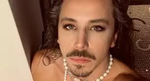 Kim jest Patrick Texas? Podbija TikToka i tańczył przed Whitney Houston,  chociaż miał "uszy jak gremlin"