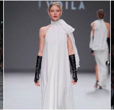 Bienvenue à mavogue.fr, les robes de mariée originales 2020 sont déjà actualisées. Robes De Mariee A Col Montant Une Sensualite Assumee