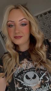 Amanda Trumbull's Instagram, Twitter & Facebook