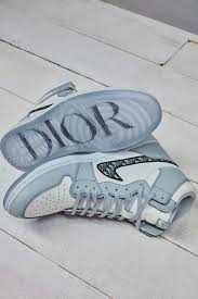 Christian dior white leather laser cut floral embellished flore. Dior Und Jordan Brand Entwerfen Den Air Dior Sneaker