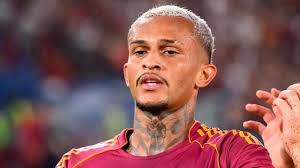 Ladri a casa di Wesley, il calciatore della Roma tradito dagli indizi  lasciati sui social