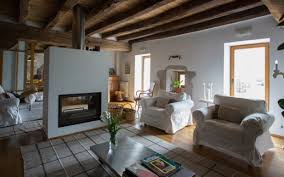 La hermosa casa rural gigantes de navarra fue construida con piedra adobe y madera de las almadías del río ebro. Navarra Rural Romantic Weekends Getaways