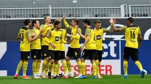 Das, was auf dem feld passiert, darf man nie persönlich nehmen. Fussball Emotionale Abschiede Dortmund Verteidigt Rang Drei Sport Sz De