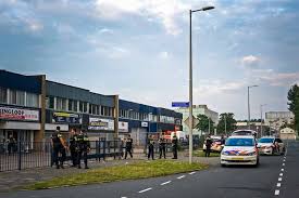 Dit is een chronologische lijst met rampen op nederlands grondgebied.rampen buiten nederland met nederlandse dodelijke slachtoffers worden apart behandeld. Oud Profvoetballer Hoefdraad Alsnog Overleden Na Schietpartij Verdachte Aangehouden Binnenland Pzc Nl