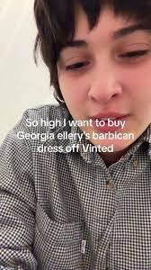 Isabelle Walton's Instagram, Twitter & Facebook