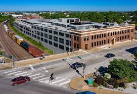 The woodward loft apartments is located in the trendy warehouse/arts district, a walking neighborhood filled with art galleries, museums, restaurants and night clubs. Woodward Lofts Trivers