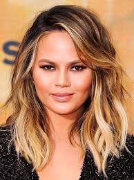 When you have layered, blonde hair, the texture is key to accentuate the hair color and the overall style. 10 Women S Hairstyles To Hide That Double Chin