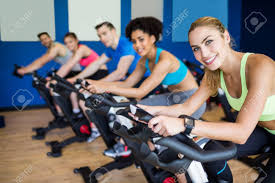 Maybe you would like to learn more about one of these? Monter Les Gens Dans Une Classe De Spin A La Salle De Gym Banque D Images Et Photos Libres De Droits Image 47306114