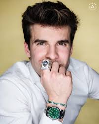 Hands are heavy 💍