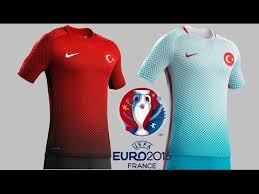 Fakat nike, kendi logosunu da türk bayrağının üst tarafında konumlandırmış ve ortaya türkiye a milli futbol takımı formasını çıkartmıştı. Pes 2013 Turk Milli Takim 2018 19 Yeni Forma Yamasi Ve Kurulum Youtube