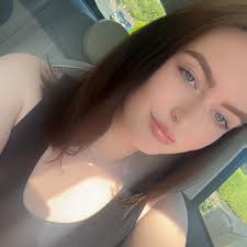 Heyy! I need some help lol. I can stay within my calories and eat healthy  all day, fine but when it comes to the evening/night while I'm winding down  for the day