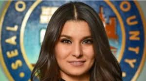 Alison Hayward donates $500 to Robin L. Kelly's campaign committee in  October