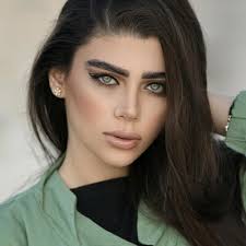 Beşiktaş Sashamia Hair Design'dan Dip Boya, Saç Kesimi, Kaş ve Dudak Üstü  Alımı