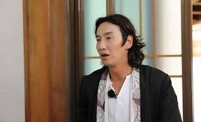 He likes to flirt with the girls, whether they are from a. Running Man Lee Kwang Soo One More Example And New Similiar Appear On The Scene
