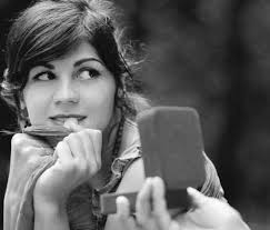 ISRAELI VISITOR DRAWS CROWD