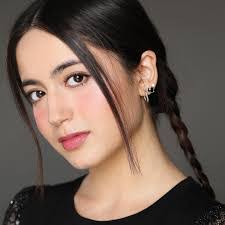 Sonia Grace's Instagram, Twitter & Facebook