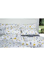 Nevresim takımı davetkar, yumuşak nevresimler ile uyku deneyimi iki kat daha rahatlatıcıdır. Maki 100 Pamuklu Pazen Flanel Tek Kisilik Nevresim Seti Triangle Fiyati Yorumlari Trendyol