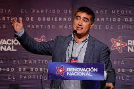 Mario guillermo desbordes jiménez (los andes, 15 de octubre de 1968) 2 es un abogado, político y excarabinero chileno, militante de renovación nacional (rn), partido del cual fue secretario general entre diciembre de 2010 y marzo de 2018, cuando pasó a ser presidente del mismo, 3 dejando el cargo en julio de 2020. Mario Desbordes Es Elegido Como Nuevo Presidente De Rn La Tercera