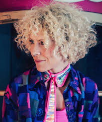 Book Stephanie Neubert as a speaker