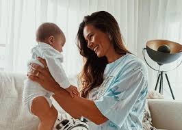 Cláudia, com 32 anos, começou a sua carreira como modelo e atriz à praticamente 10 anos Claudia Vieira Partilha Foto Da Filha E Fa Atira Tanta Exposicao Nao Sera Demasiado