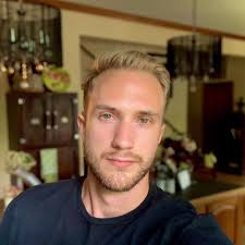 Một thành viên trong đoàn ẩn danh đã nói với Vulture rằng Đội trưởng  America: Brave New World là bộ phim Marvel căng thẳng nhất mà họ từng làm,  với toàn bộ