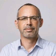 סיום פרק משמעותי ותחילתו של אתגר חדש בעוד כשבוע אסיים את תפקידי כמנהל מערך  הנדל"ן של חברת דואר ישראל Israel Post. לאחר שלוש שנים מאתגרות ומלאות בעשייה  הגיעה לסיומה תקופה מאתגרת. תקופה