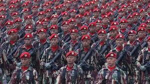 Foto tersebut merupakan sosok tentara berseragam kebangsaan skotlandia. 5 Latihan Gila Dan Kejam Ala Pasukan Elite Tni Bikin Bangga Merahputih