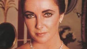 Elizabeth Taylor, la musa de ojos violeta y sonrisa de diamante