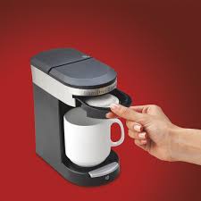 The maximum capacity for this appliance is 14 ounces. Hamilton Beach Personal One Cup Pod Brewer Model 49970 Walmart Com Walmart Com